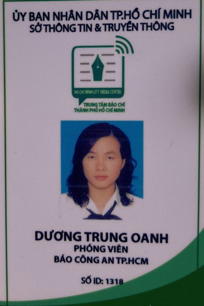 thẻ phóng viên của dương trung oanh do uỷ ban nhân dân thành phố hồ chí minh cấp